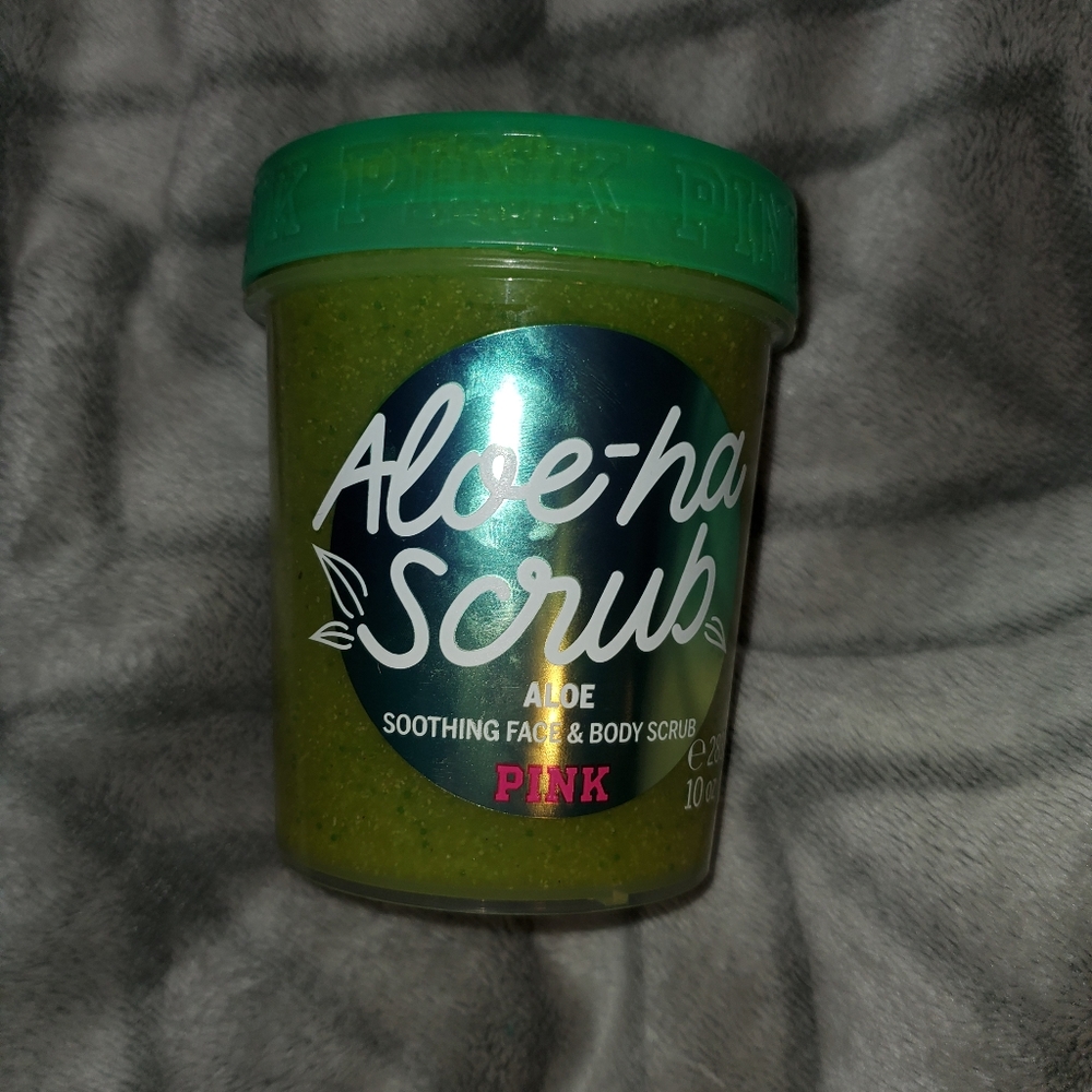 Vs PINK Aloe-ha scrub 🟢🍏💚